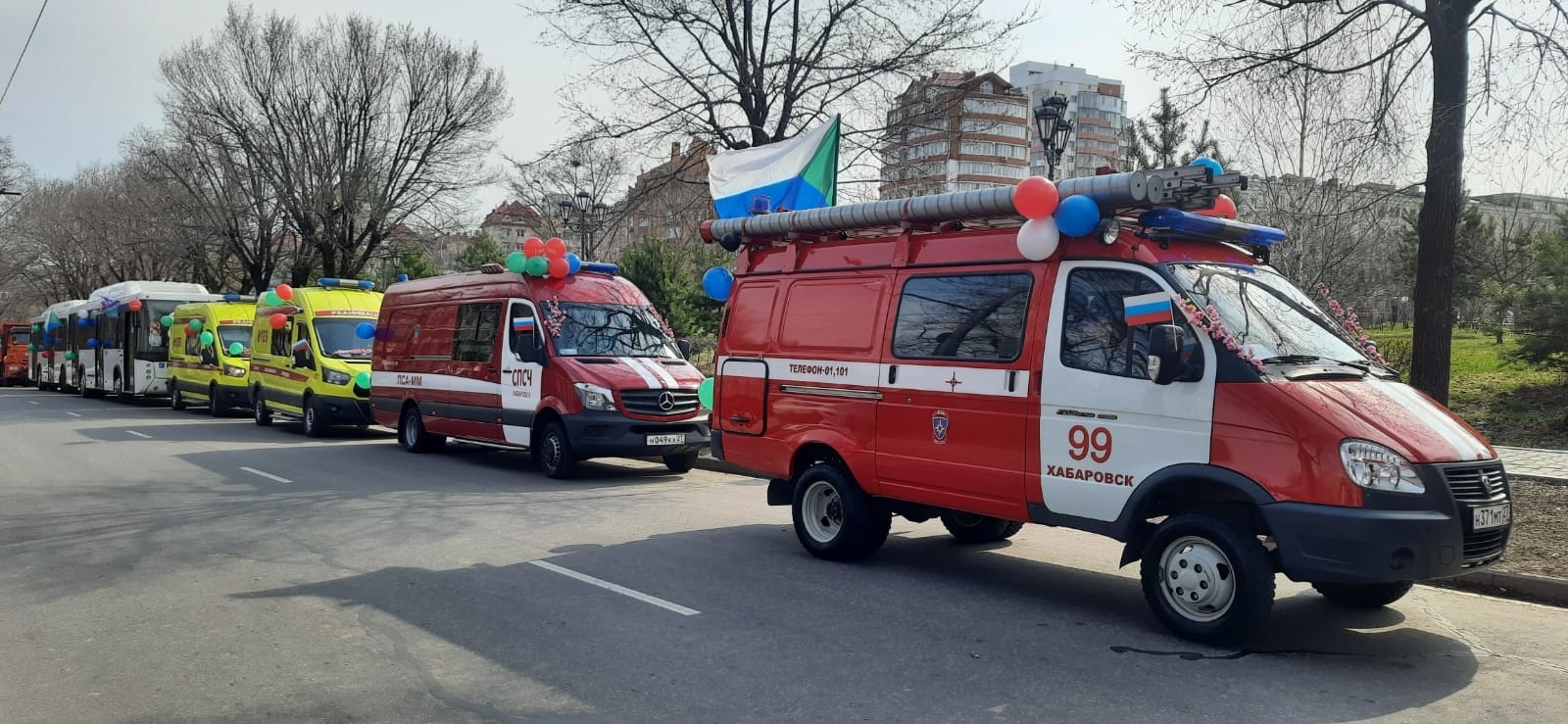 Хабаровские пожарные приняли участие в праздничном первомайском шествии -  Новости - Главное управление МЧС России по Хабаровскому краю