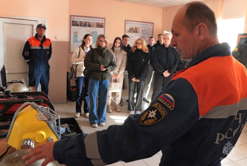 Урок безопасности ко дню ГО и познавательную экскурсию провели в хабаровском поисково-спасательном отряде МЧС России