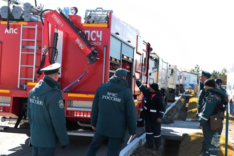 В Хабаровске прошел смотр готовности аэромобильной группировки МЧС России