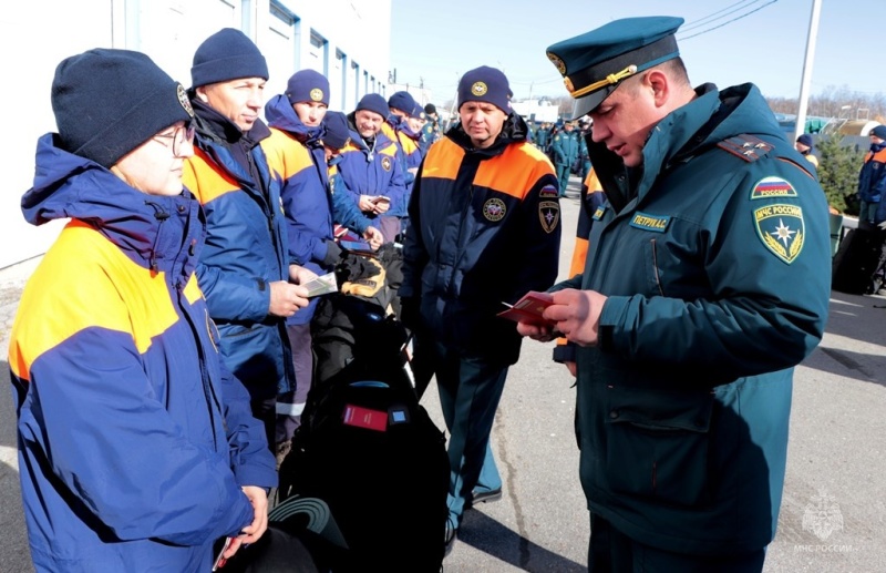 В Хабаровске прошел смотр готовности аэромобильной группировки МЧС России