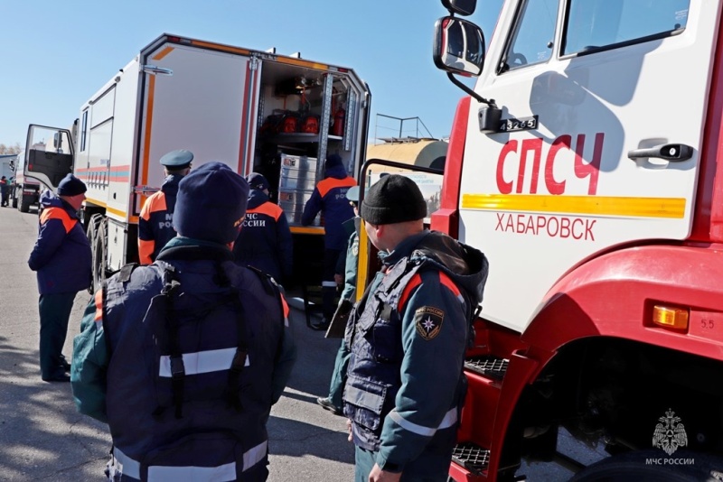 В Хабаровске прошел смотр готовности аэромобильной группировки МЧС России