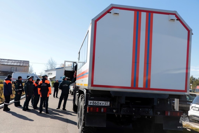 В Хабаровске прошел смотр готовности аэромобильной группировки МЧС России