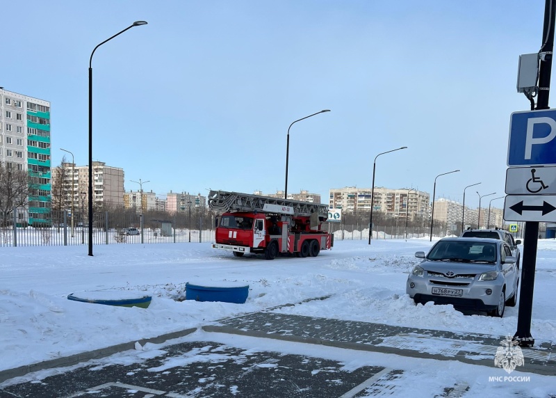 Пожарные МЧС России провели в комсомольском региональном спортивном центре учение